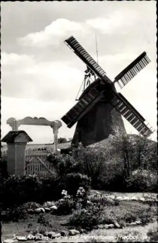 Ak Wittdün auf Amrum Nordfriesland, Insel Amina Mühle, Heimattosen-Friedhof, Windmühle, Landschaf