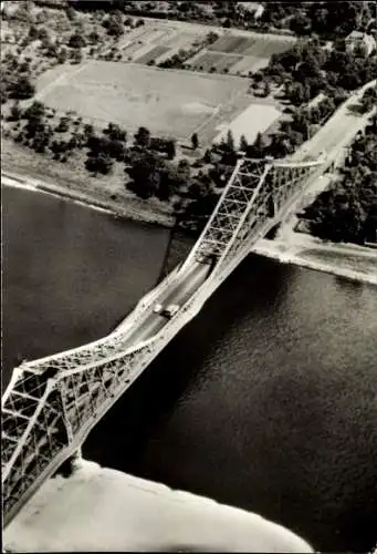 Ak Dresden Altstadt, Blaue Wunder Brücke, schwarz-weiß Foto, Elbe, Stadtansicht