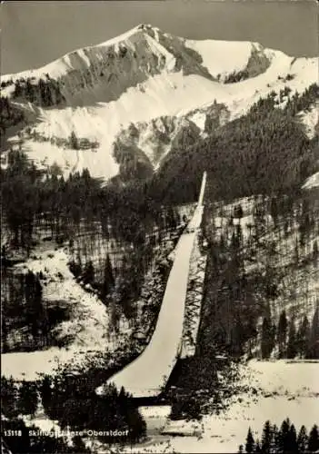Ak Oberstdorf im Oberallgäu, Skiflugschanze, Wald, Winter