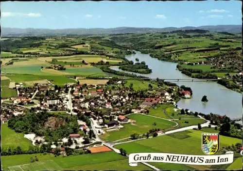 Ak Neuhaus am Inn Niederbayern, Landschaft mit Häusern, Fluss, Wiesen, Gruß aus NEUHAUS am Inn