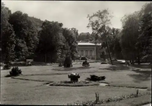 Ak Bad Freienwalde an der Oder, Kurhaus, Garten, Bäume,  Architektur