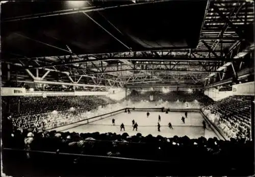 Ak Moravská Ostrava Mährisch Ostrau Region Mährisch Schlesien, Eishockeyspiel, überfüllte Arena, 