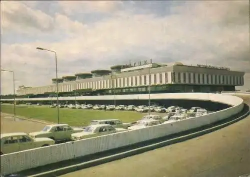Ak Leningrad Sankt Petersburg Russland, Pulkovo Airport 1973, moderne Architektur, viele Autos