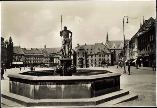 Ak Cheb Eger Region Karlsbad, Roland und Marktplatz, Brunnen