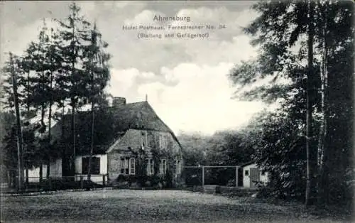 Ak Ahrensburg in Holstein, Hotel Posthaus, Gebäude mit Bäumen, ländliche Umgebung