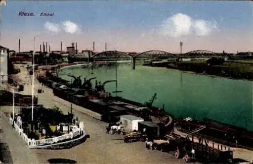 Ak Riesa an der Elbe Sachsen, Elbkai, Lastkähne, Kräne, Güterwaggons