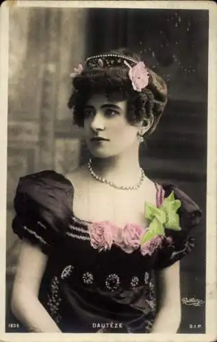 Ak Schauspielerin Dauteze, Portrait