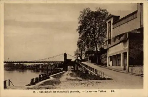 Ak Castillon sur Dordogne Castillon la Bataille Gironde, Nouveau Theatre, Ufer, Brücke