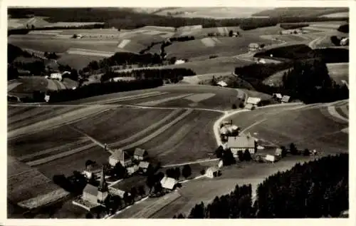 Ak Neukirch Furtwangen im Schwarzwald, Fliegeraufnahme