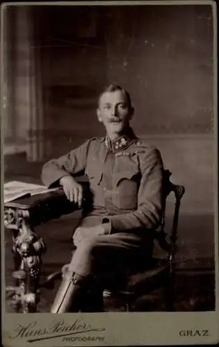 CdV Graz Steiermark, Soldat in Uniform, Sitzportrait