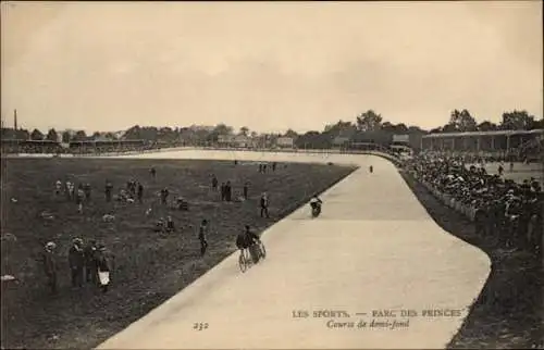 Ak Radrennbahn Parc des Princes, Zuschauer