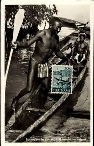 Maximum Ak Suriname, Einheimische in einem Boot