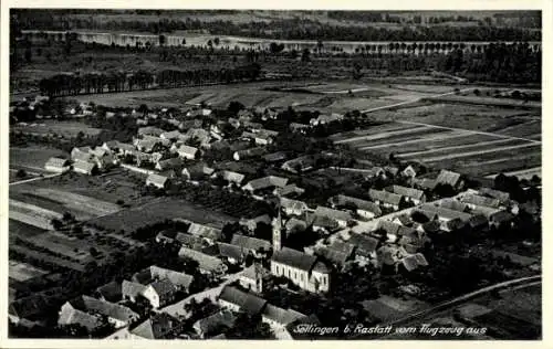 Ak Söllingen Rheinmünster am Rhein, Luftaufnahme von  Rastatt, Häuser, Kirche