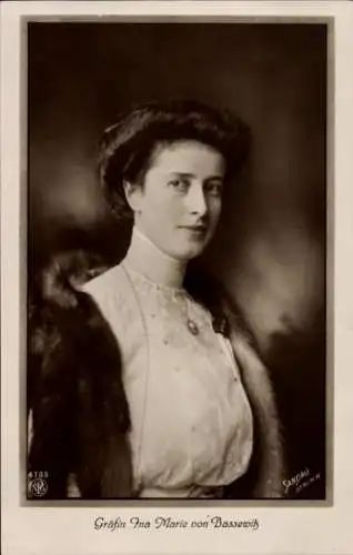 Ak Gräfin Ina von Bassewitz, von Ruppin, Ehefrau von Oskar Prinz von Preußen, NPG 4785