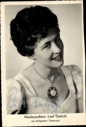 Ak Meisterjodlerin Liesl Dietrich, Portrait, Autogramm