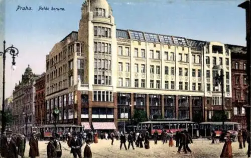Ak Praha Prag Tschechien, Praha. Palác koruna, historische Architektur, belebte Straße, Person...