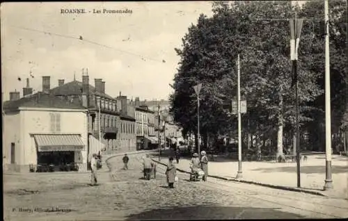 Ak Roanne Loire,  Les Promenades, Stadtansicht, Straßenansicht, historische Postkarte