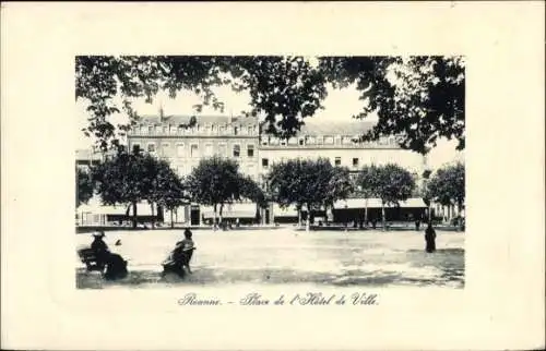 Ak Roanne Loire, Wasserfontäne, Bäume, Hotel de Ville, Menschen, historische Ansicht