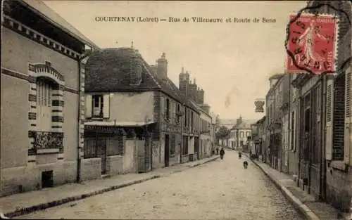 Ak Courtenay Loiret, Straßenansicht, Rue de Villeneuve, Gebäude, verschwommene Figuren