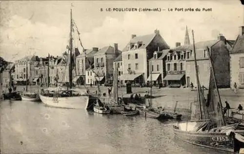 Ak Le Pouliguen Loire Atlantique, Hafenansicht, Segelboote,  Gebäude, lebendige Hafenatmosphäre