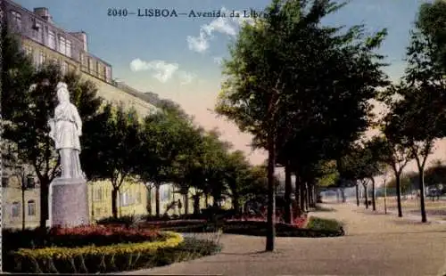 Ak Lisboa Lissabon Portugal, Avenida da Liberdade, Statue, Bäume, Parkansicht