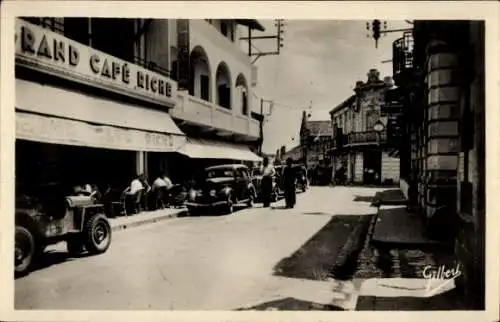 Ak Soulac sur Mer Gironde, Rue de la Plage, Geschäfte, Automobile, Grand Café Riche