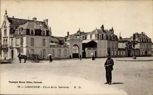 Ak Libourne Gironde, Vorderseite zeigt Platz, Gebäude, Pferdewagen, Mann