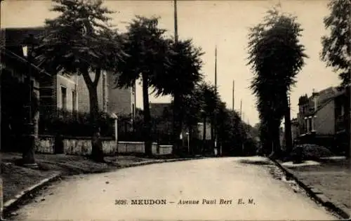 Ak Meudon Hauts de Seine, Avenue Paul Bert, ruhige Straße, Bäume,  Gebäude