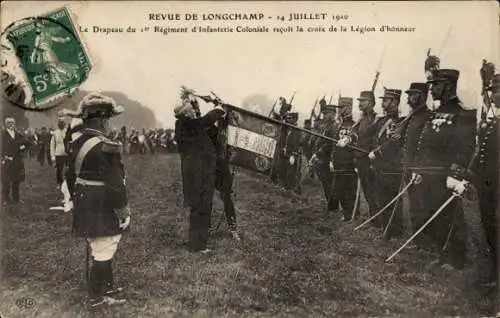 Ak Longchamp Côte-d'Or, Revue de  14 juillet 1910, Militär Zeremonie, Ehrenverleihung, Drapeau