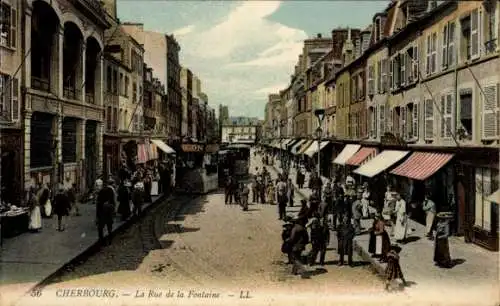 Ak Cherbourg en Cotentin Manche, Blick auf die Rue de la Fontaine, Menschen und Geschäfte sichtba