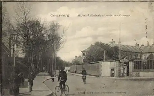 Ak Cherbourg en Cotentin Manche,  Majorité Générale, Straßenansicht, Fahrräder, Bäume