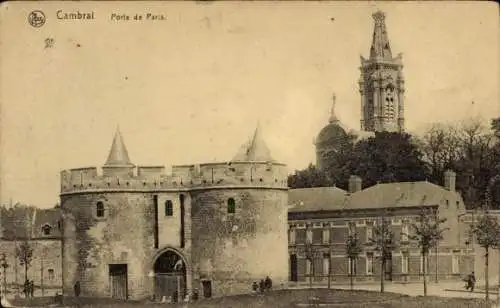 Ak Cambrai Nord,  Porte de Paris,  Stadtmauer, Kirchturm im Hintergrund