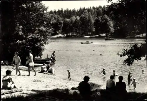 Ak Grünheide in der Mark, Möllensee, Strandansicht, Schwimmer, Bäume, Boote, Menschen am Wasser