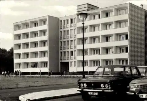 Ak Buckow in der Märkischen Schweiz, Erholungsheim, große Wohnanlage, Autos, Menschen