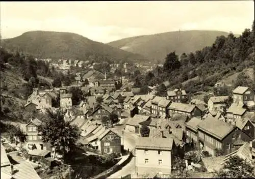 Ak Ruhla in Thüringen, Stadtansicht von  Blick vom Mühlreinstein, Gebirgige Landschaft