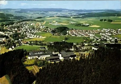 Ak Selbitz im Frankenwald, Landschaftsaufnahme, Bäume, Wohngebäude, Felder, Grünflächen