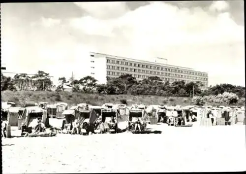 Ak Ostseebad Zinnowitz auf Usedom, Strand mit Strandkörben, Ferienheim, Wolgast, 1983