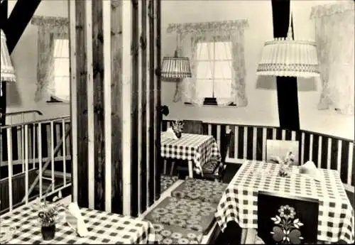 Ak Banzkow in Mecklenburg, Innenansicht einer Gaststätte, checkered Tische, Lampen, Fenster