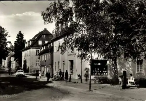 Ak Herrnhut in der Oberlausitz, Comeniusstraße mit Heimatmuseum, Buchhandlung