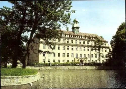 Ak Görlitz in der Lausitz, St. Carolus-Krankenhaus, Haupteingang, Schwanenteich, sonniger Tag