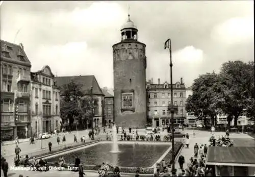 Ak Lohmen Sächsische Schweiz, Marienplatz, dicker Turm, Brunnen, Menschen auf der Straße