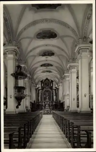 Ak Küssnacht Kanton Schwyz, Innenansicht einer Kirche, hohe Säulen, kunstvolle Deckenmalerei