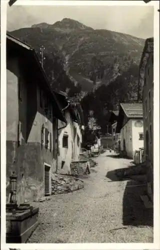 Ak Pontresina Kanton Graubünden Schweiz, Straße mit Häusern, Bergansicht,  Atmosphäre