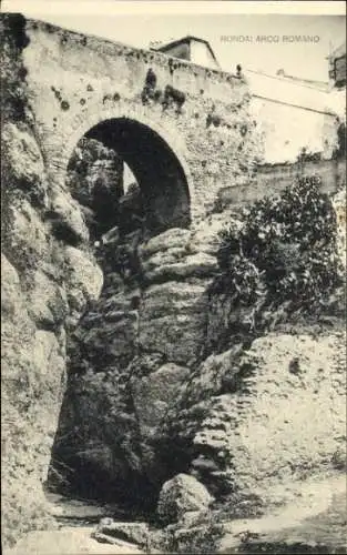 Ak Ronda Andalusien Spanien, Bogen aus Stein, Bäume, Felsen,  Architektur, schwarz-weiß