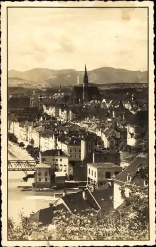 Ak Steyr in Oberösterreich, Stadtansicht, alte Gebäude, Brücke, Kirche, Berge im Hintergrund