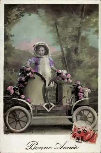 Ak Glückwunsch Neujahr, Mädchen in einem Automobil, Rosen