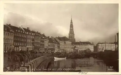 Ak København Kopenhagen Dänemark, Blick auf den Nyhavn mit der Nikolaikirche im Hintergrund