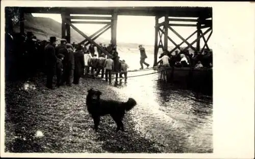 Foto Ak El Maiten Chubut Argentien, Passagiere verlassen ein Dampfschiff