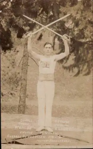 Foto Ak C. Hall, Weltmeister im Schwertschwingen, Indien