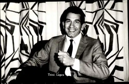 Ak Sänger Trini Lopez, Portrait, Anzug, Krawatte